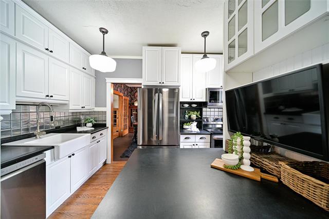 









237


Oak

ST,
Winnipeg,




MB
R3M 3P7

