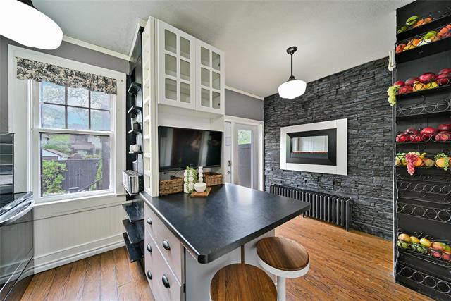 









237


Oak

ST,
Winnipeg,




MB
R3M 3P7

