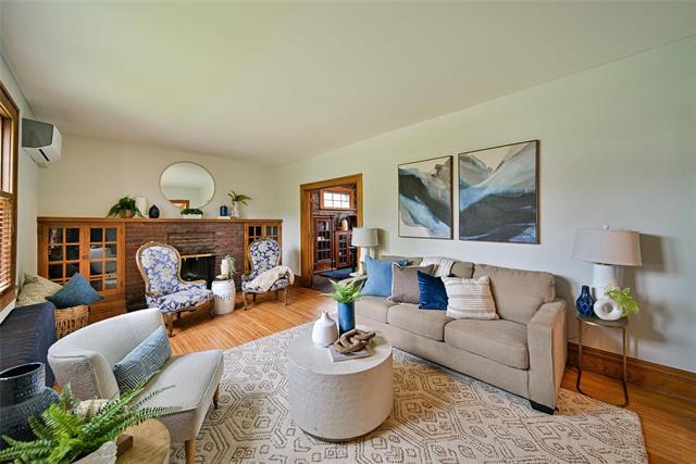 









237


Oak

ST,
Winnipeg,




MB
R3M 3P7

