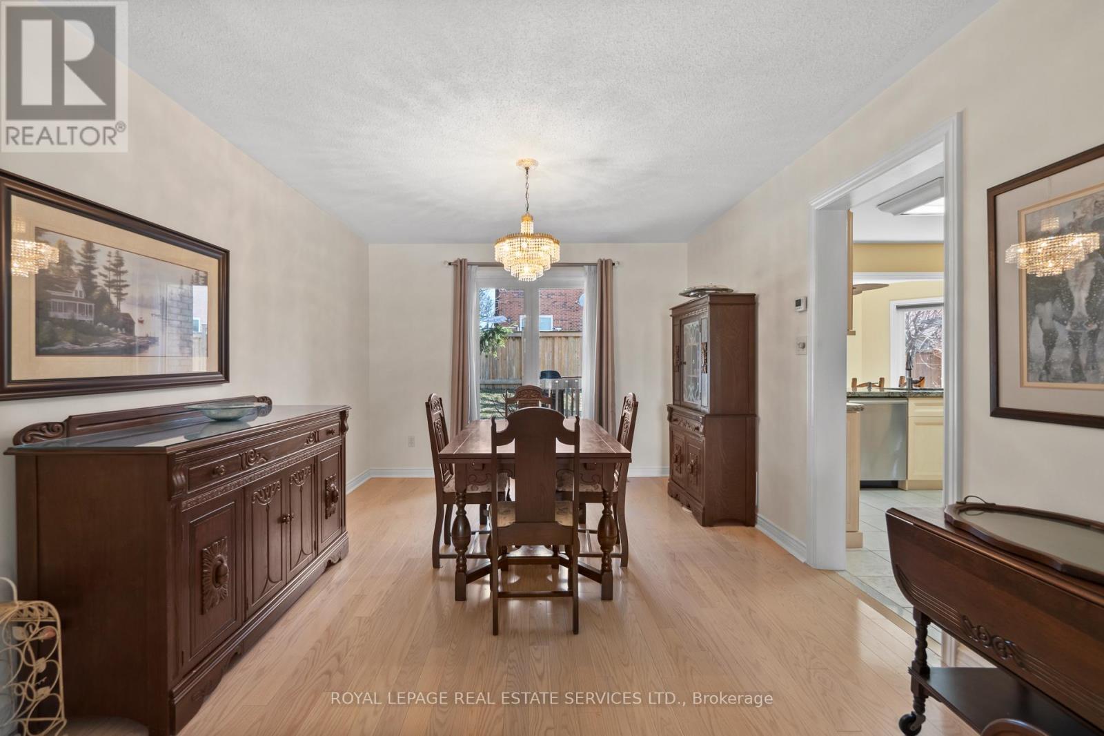 












1074 BRADBURY CHASE

,
Mississauga,




Ontario
L5V1J7

