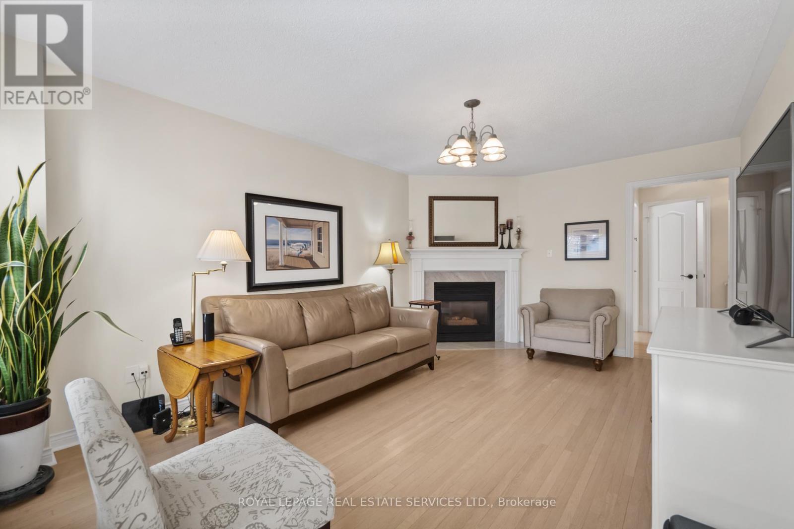 












1074 BRADBURY CHASE

,
Mississauga,




Ontario
L5V1J7

