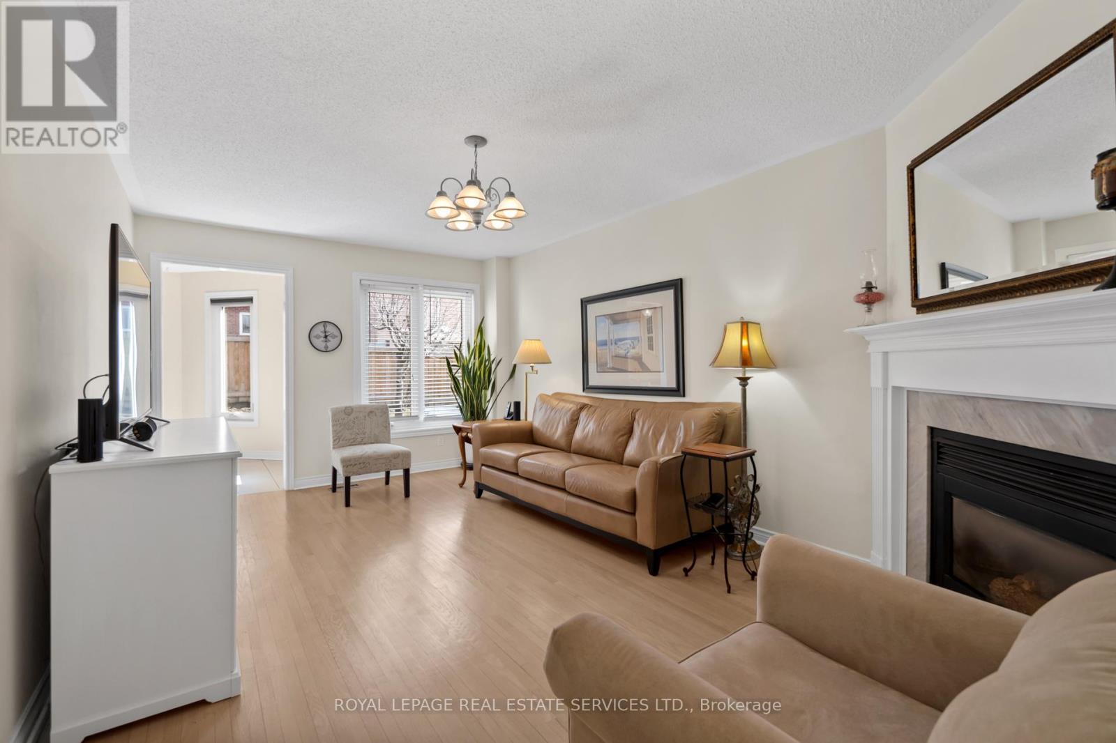 












1074 BRADBURY CHASE

,
Mississauga,




Ontario
L5V1J7

