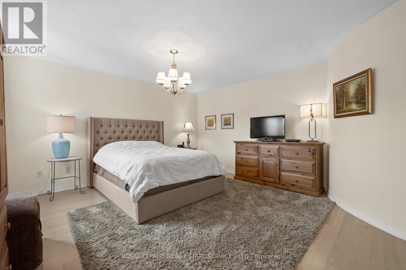 












1074 BRADBURY CHASE

,
Mississauga,




Ontario
L5V1J7


