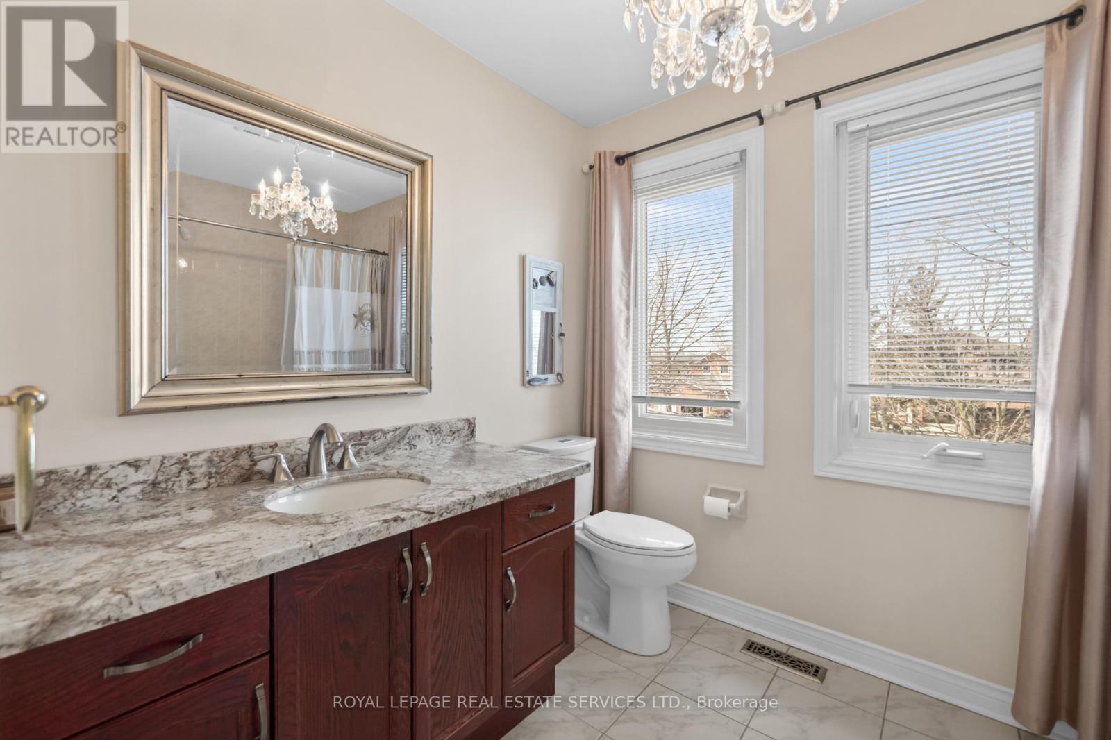 












1074 BRADBURY CHASE

,
Mississauga,




Ontario
L5V1J7

