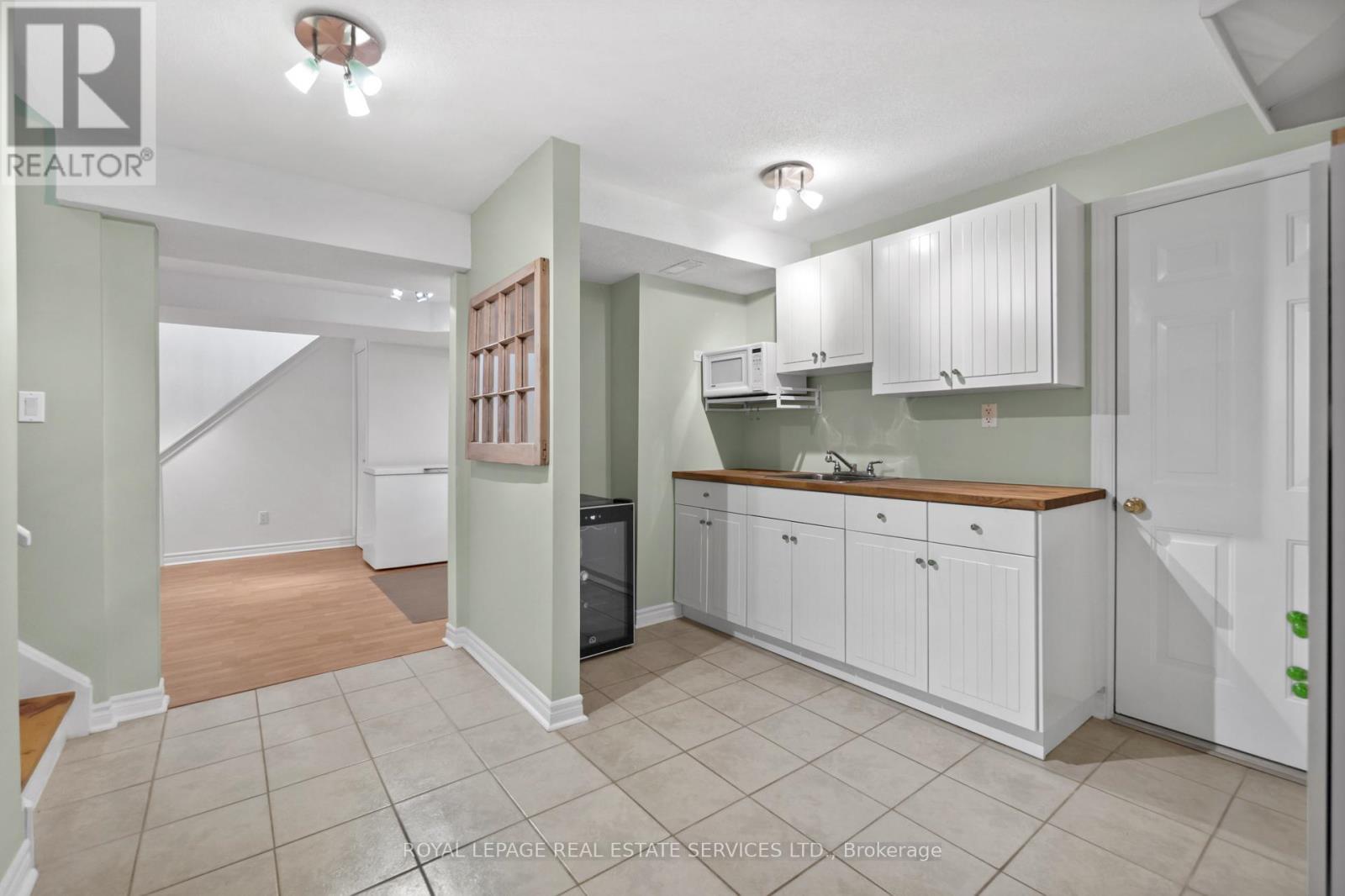 












1074 BRADBURY CHASE

,
Mississauga,




Ontario
L5V1J7

