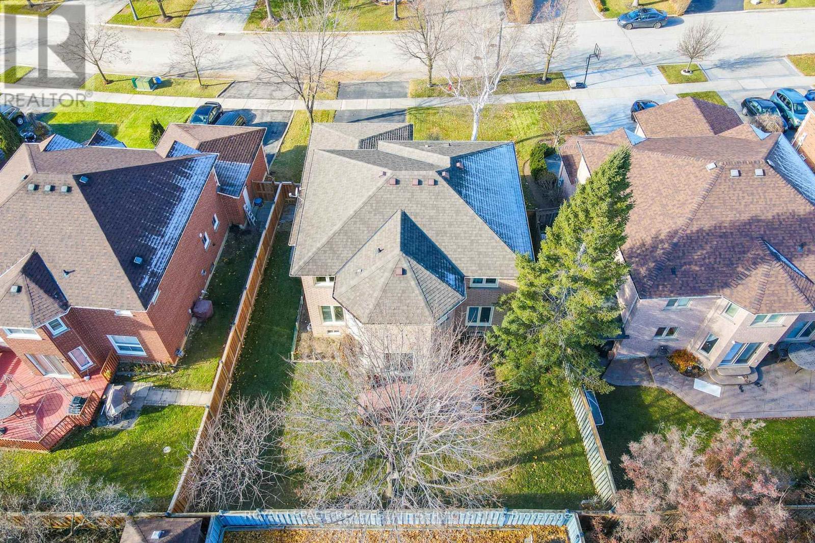 












1074 BRADBURY CHASE

,
Mississauga,




Ontario
L5V1J7


