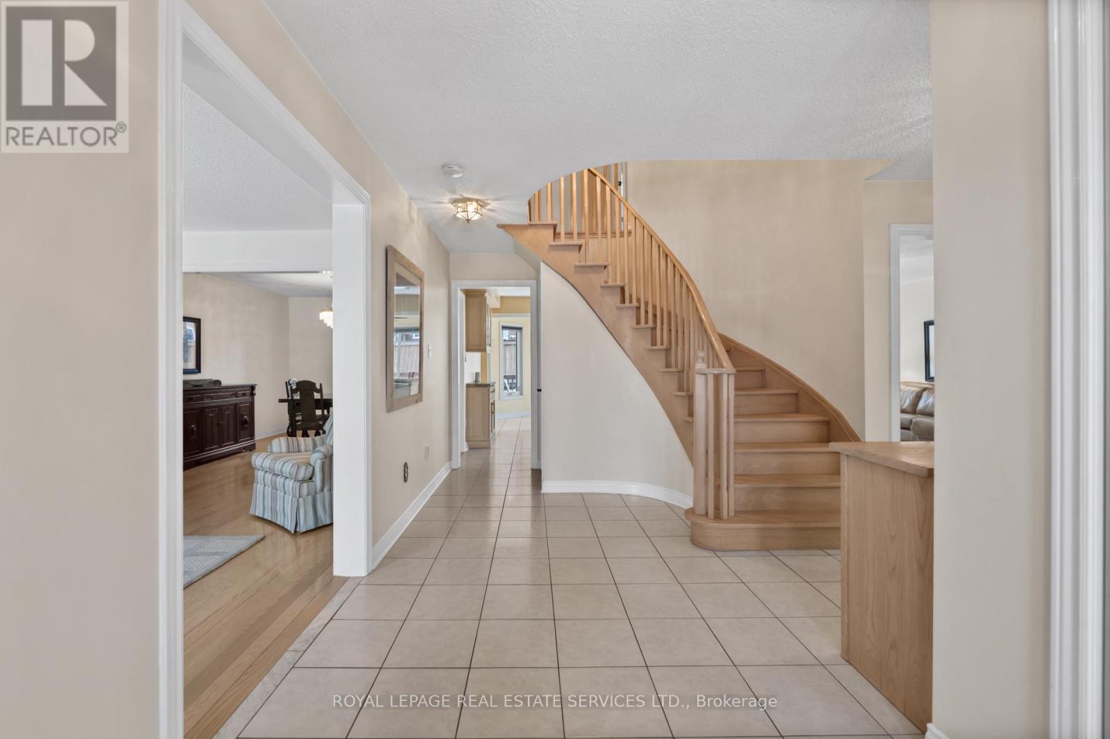 












1074 BRADBURY CHASE

,
Mississauga,




Ontario
L5V1J7

