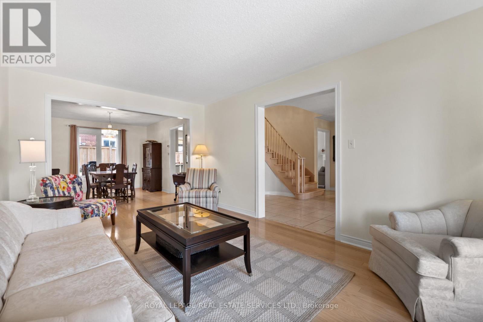 












1074 BRADBURY CHASE

,
Mississauga,




Ontario
L5V1J7

