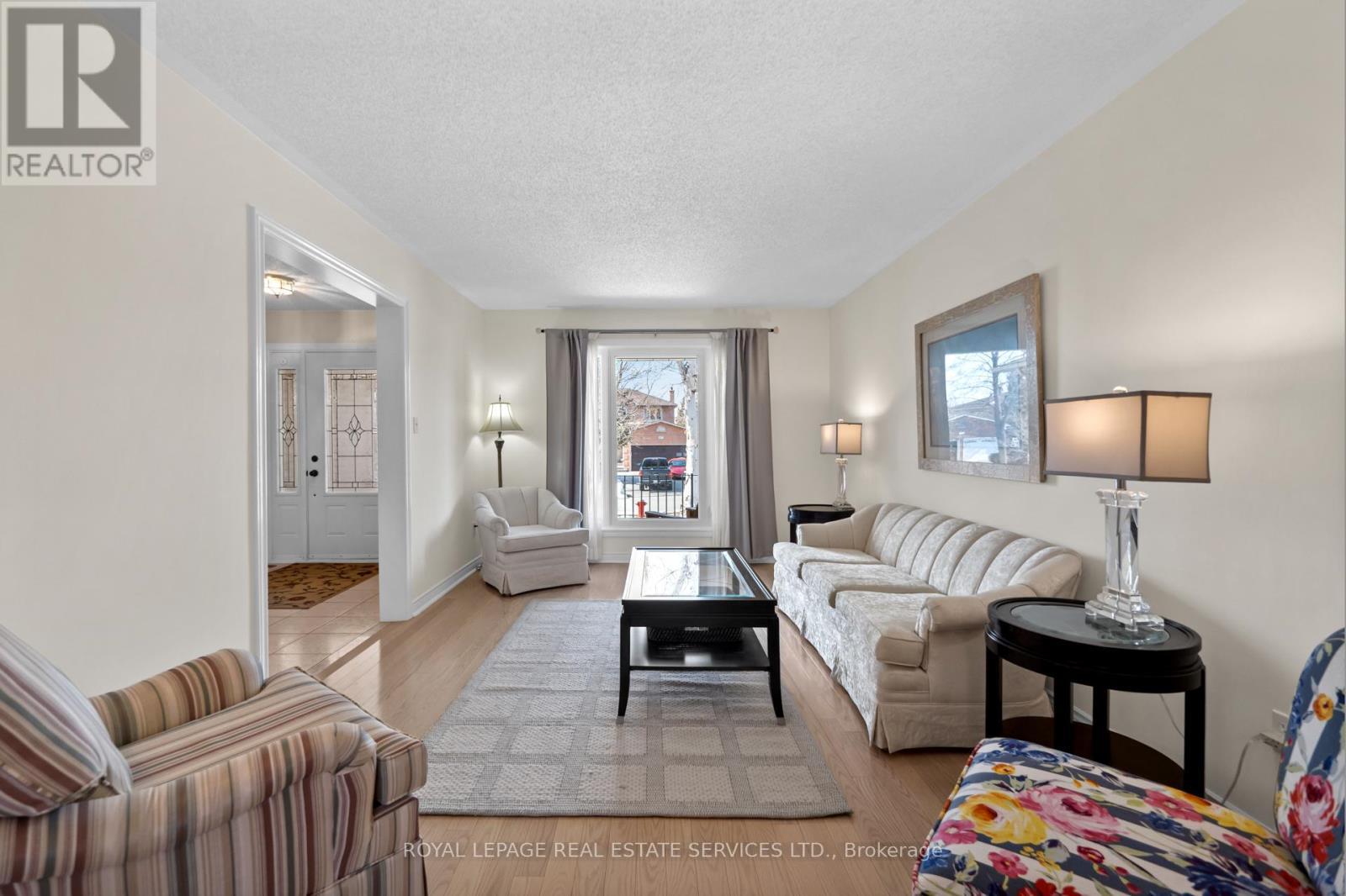 












1074 BRADBURY CHASE

,
Mississauga,




Ontario
L5V1J7

