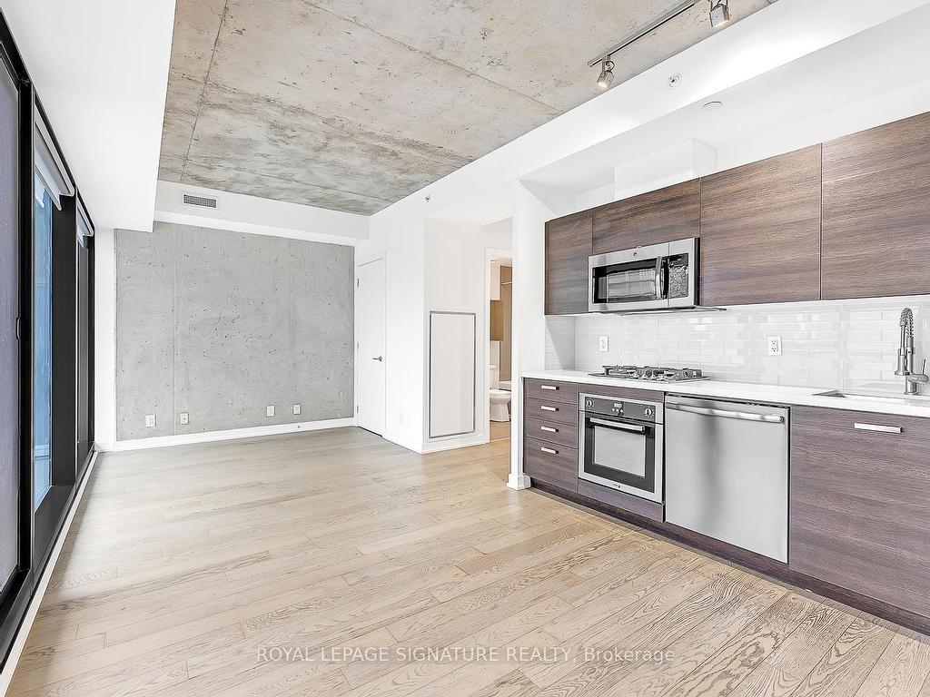 









11


Charlotte

Street, 2201,
Toronto,




ON
M5V 0M6


