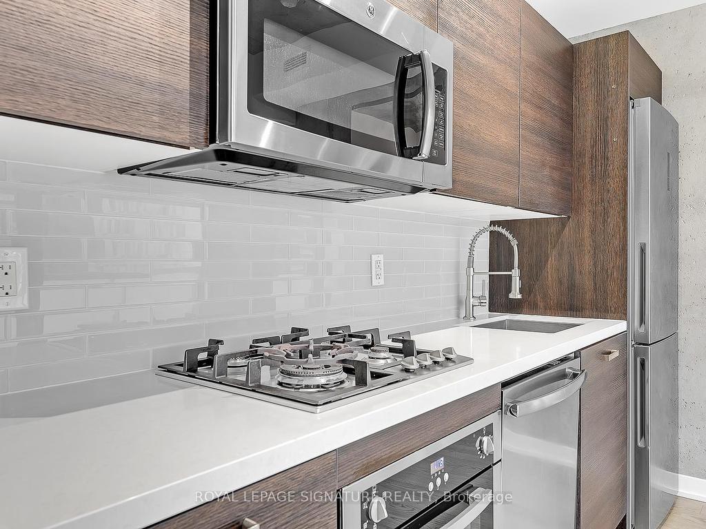 









11


Charlotte

Street, 2201,
Toronto,




ON
M5V 0M6

