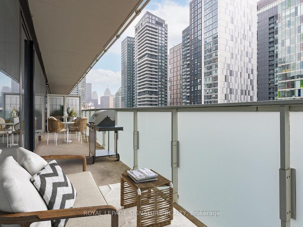 









11


Charlotte

Street, 2201,
Toronto,




ON
M5V 0M6

