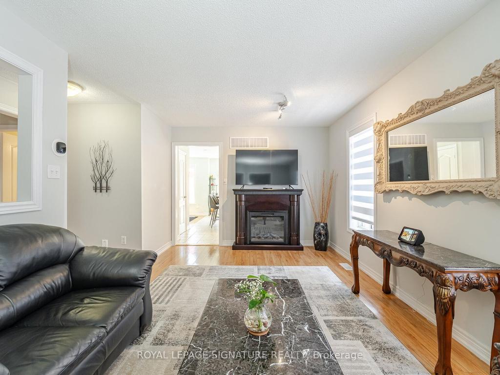 









206


Van Scott

Drive,
Brampton,




ON
L7A 1V9


