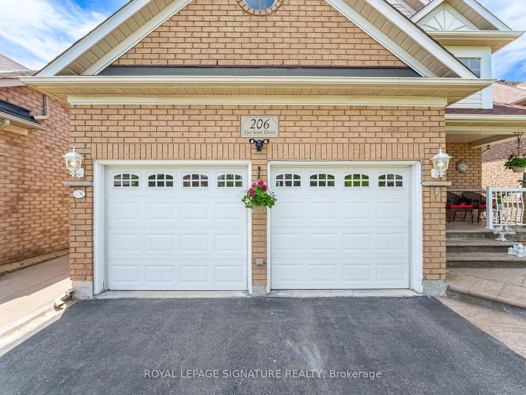 









206


Van Scott

Drive,
Brampton,




ON
L7A 1V9

