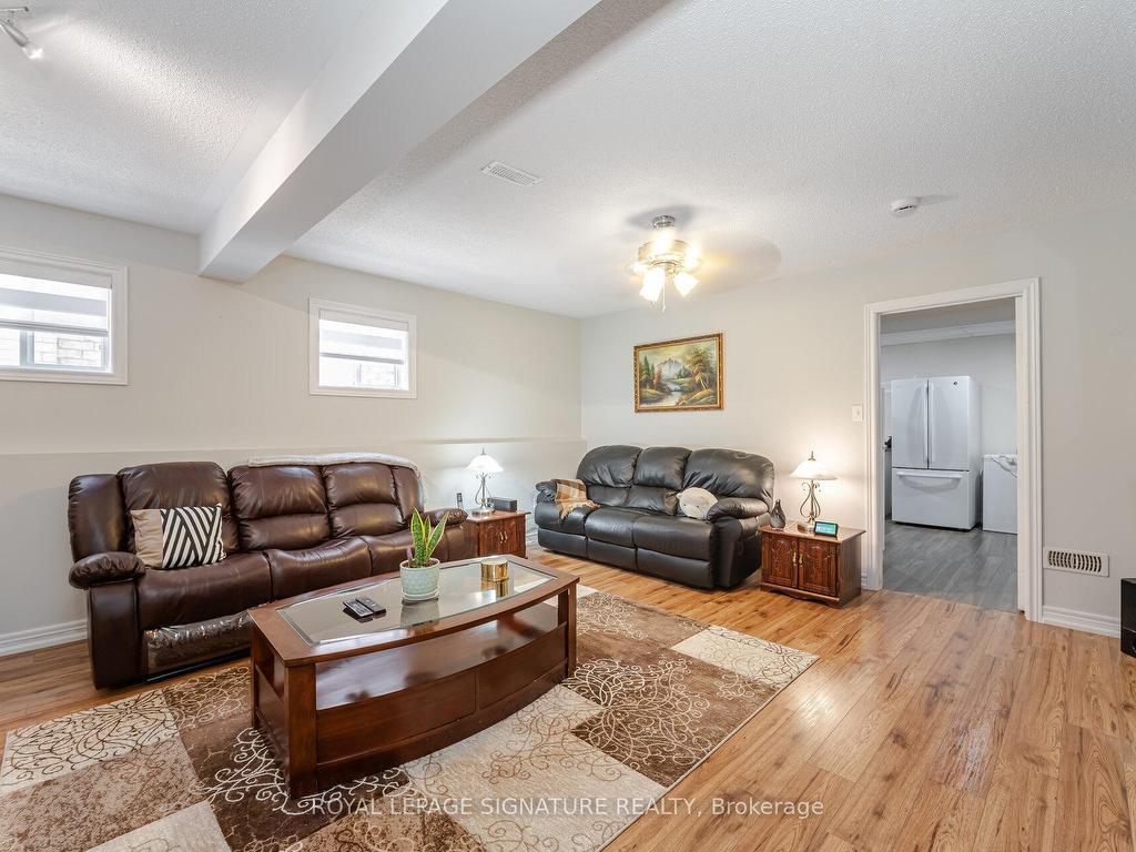 









206


Van Scott

Drive,
Brampton,




ON
L7A 1V9

