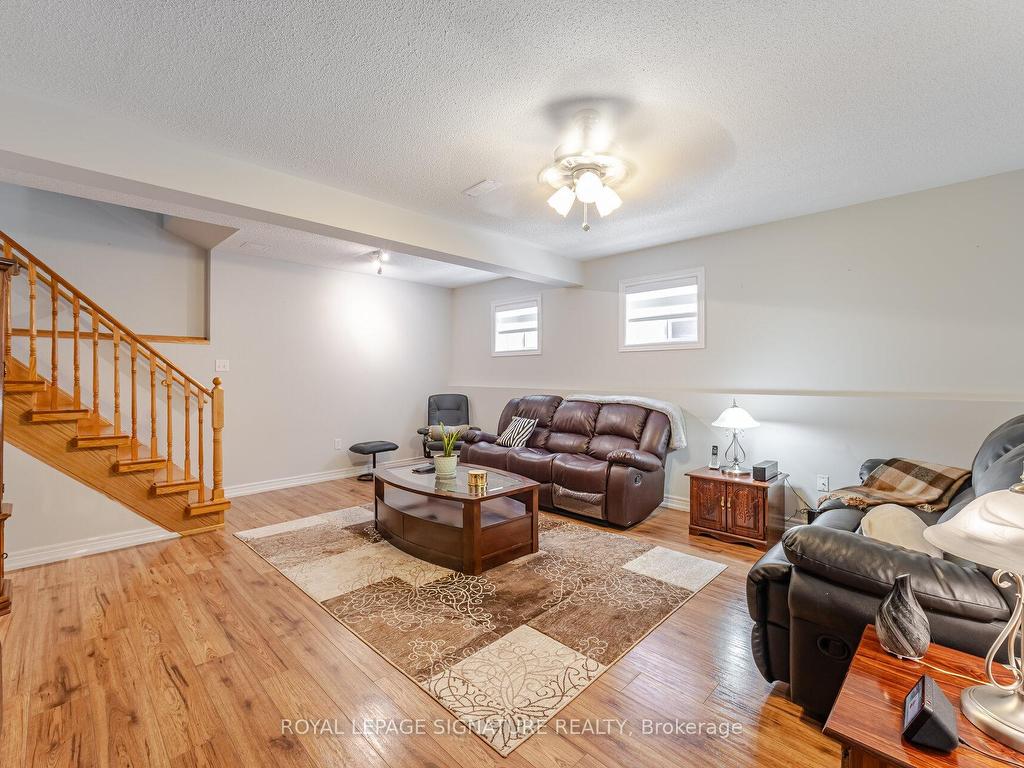









206


Van Scott

Drive,
Brampton,




ON
L7A 1V9

