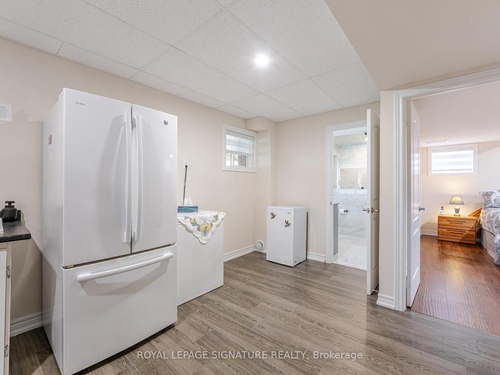 









206


Van Scott

Drive,
Brampton,




ON
L7A 1V9

