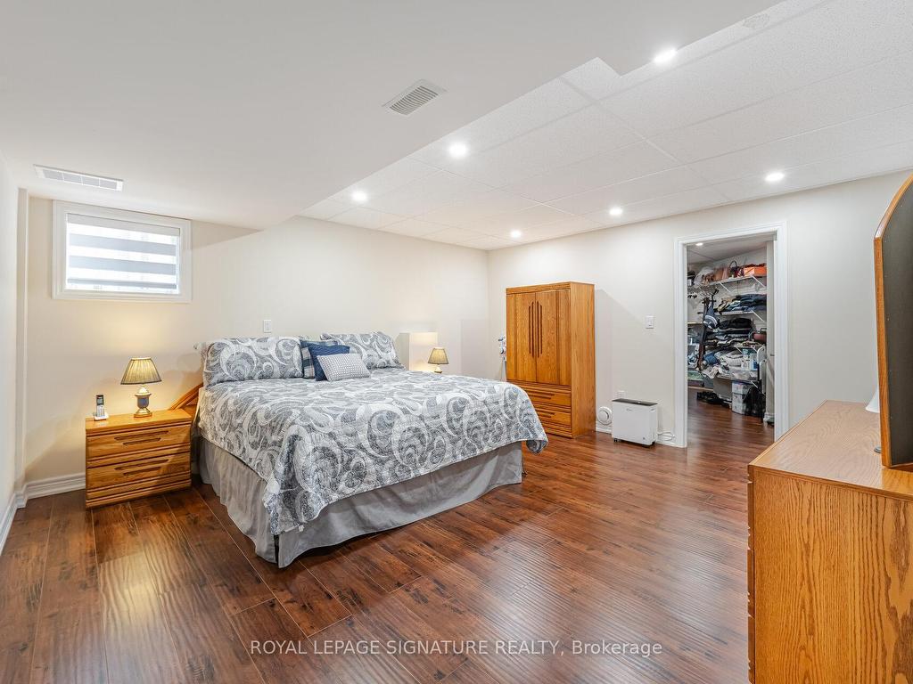 









206


Van Scott

Drive,
Brampton,




ON
L7A 1V9

