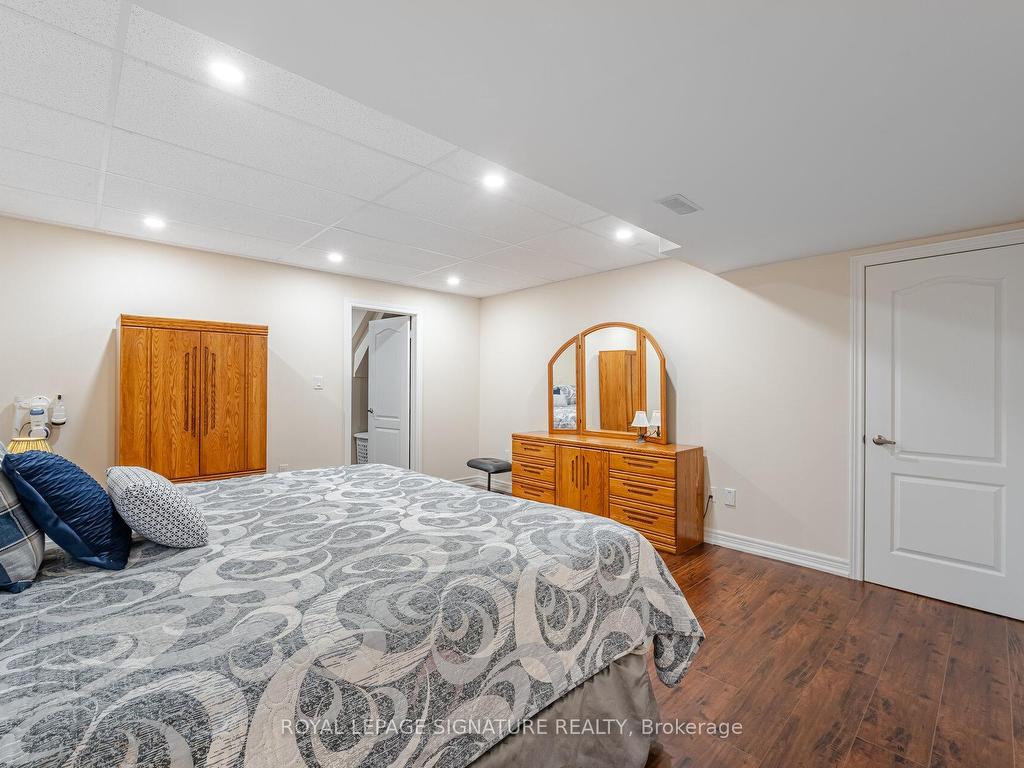 









206


Van Scott

Drive,
Brampton,




ON
L7A 1V9

