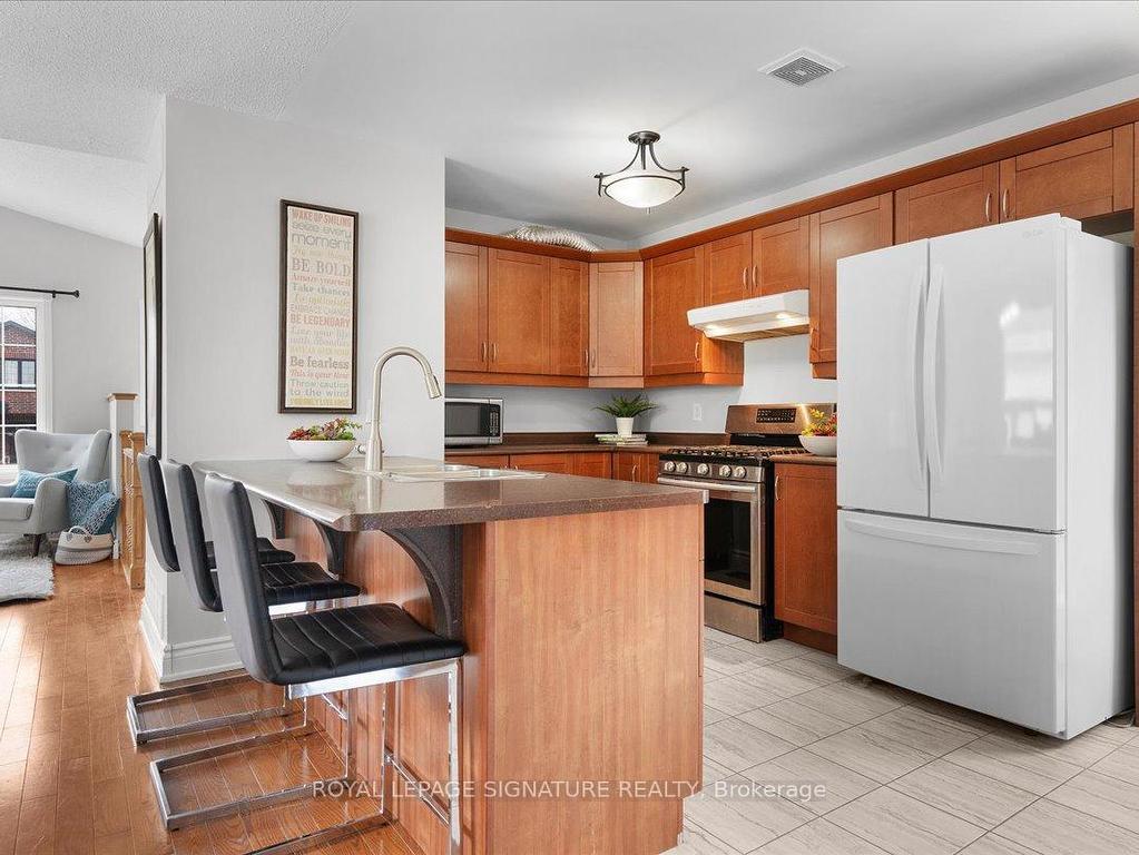 









590


DEVON

Avenue, Upper,
Oshawa,




ON
L1H 1R8


