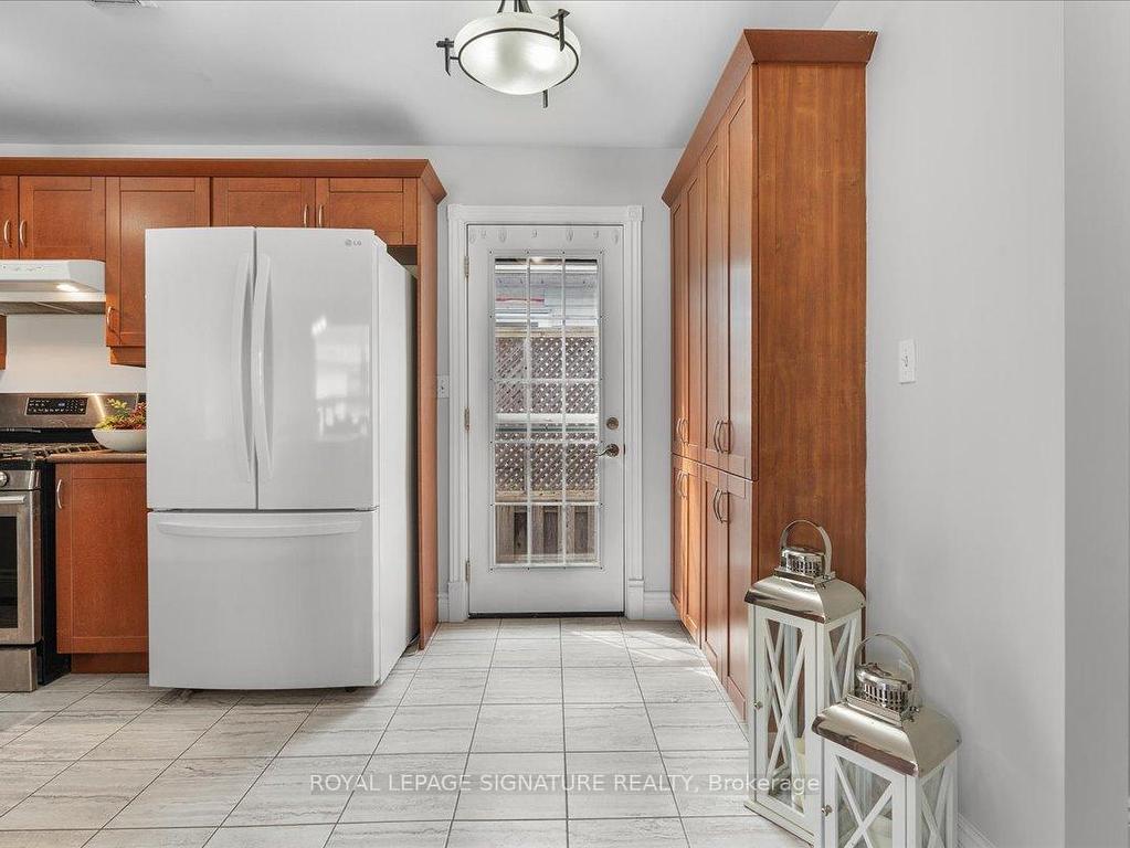 









590


DEVON

Avenue, Upper,
Oshawa,




ON
L1H 1R8

