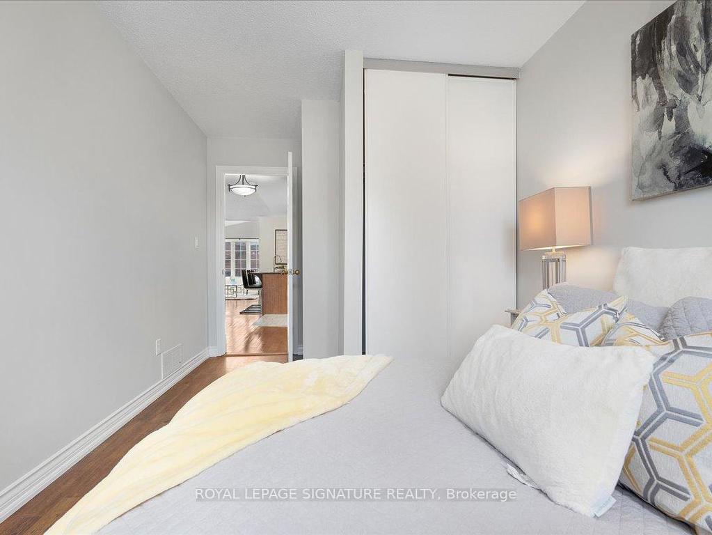 









590


DEVON

Avenue, Upper,
Oshawa,




ON
L1H 1R8

