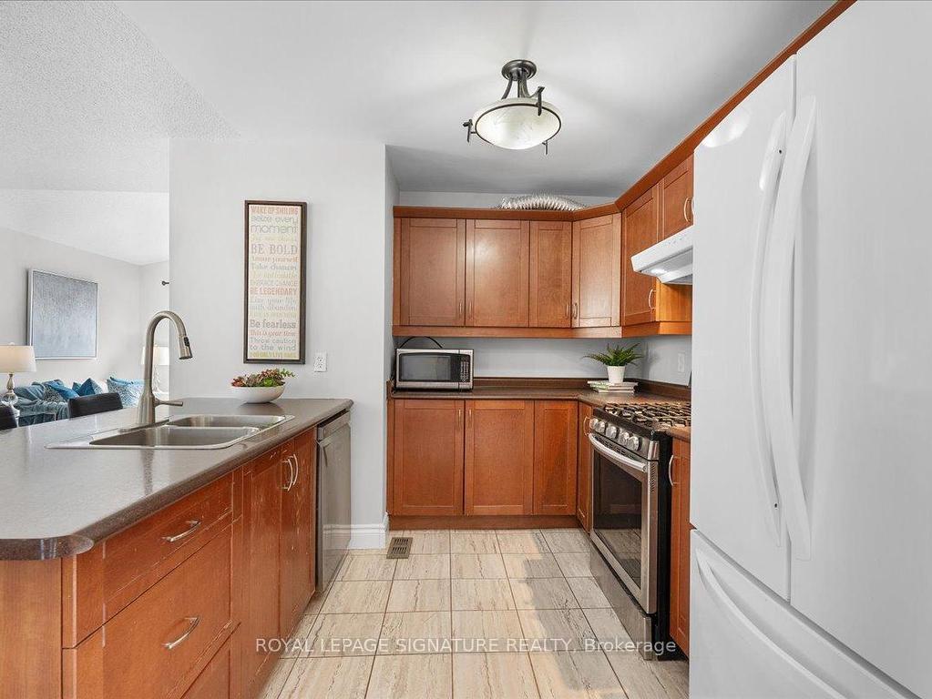 









590


DEVON

Avenue, Upper,
Oshawa,




ON
L1H 1R8

