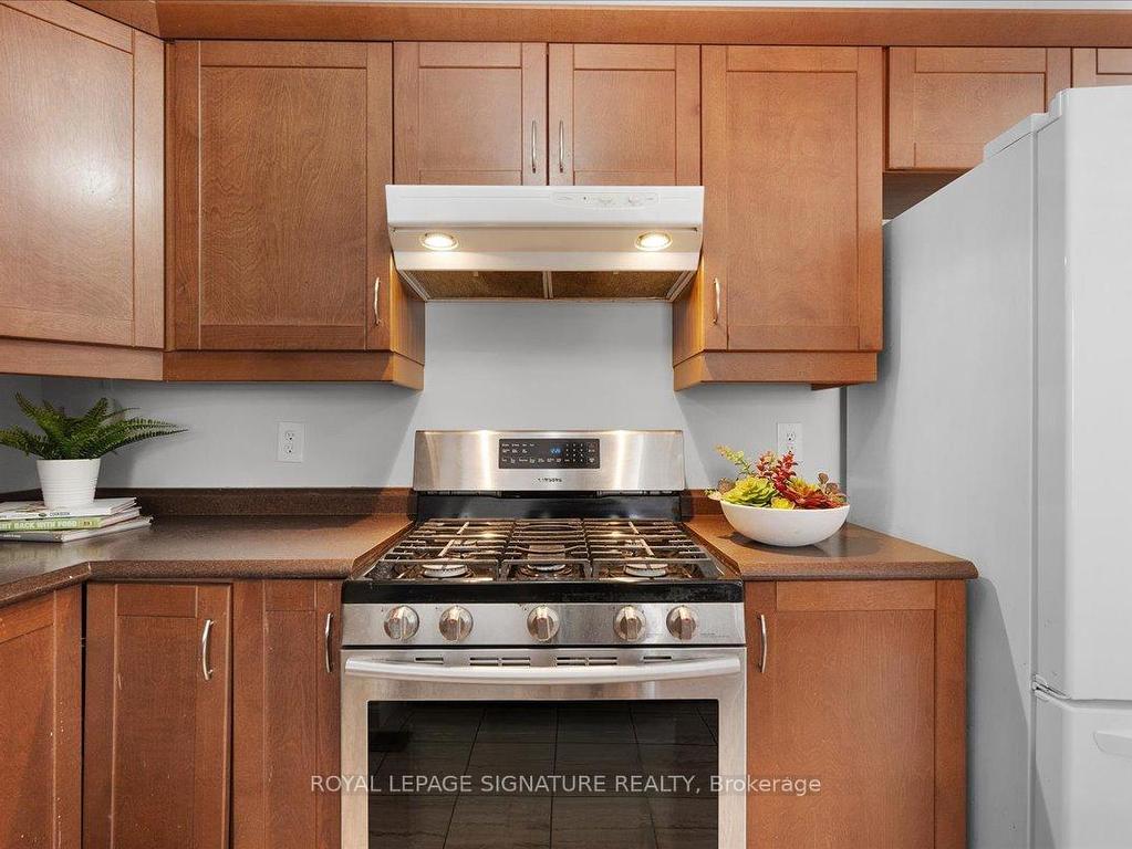 









590


DEVON

Avenue, Upper,
Oshawa,




ON
L1H 1R8

