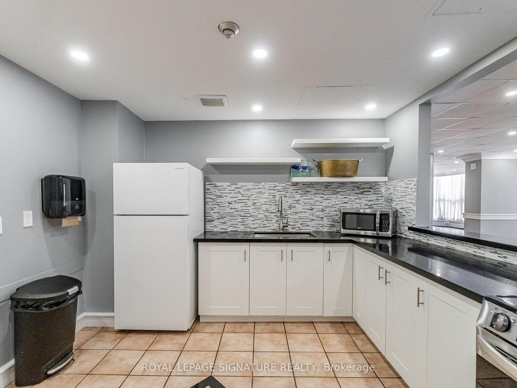 









250


Webb

Drive, 1401,
Mississauga,




ON
L5B 3Z4

