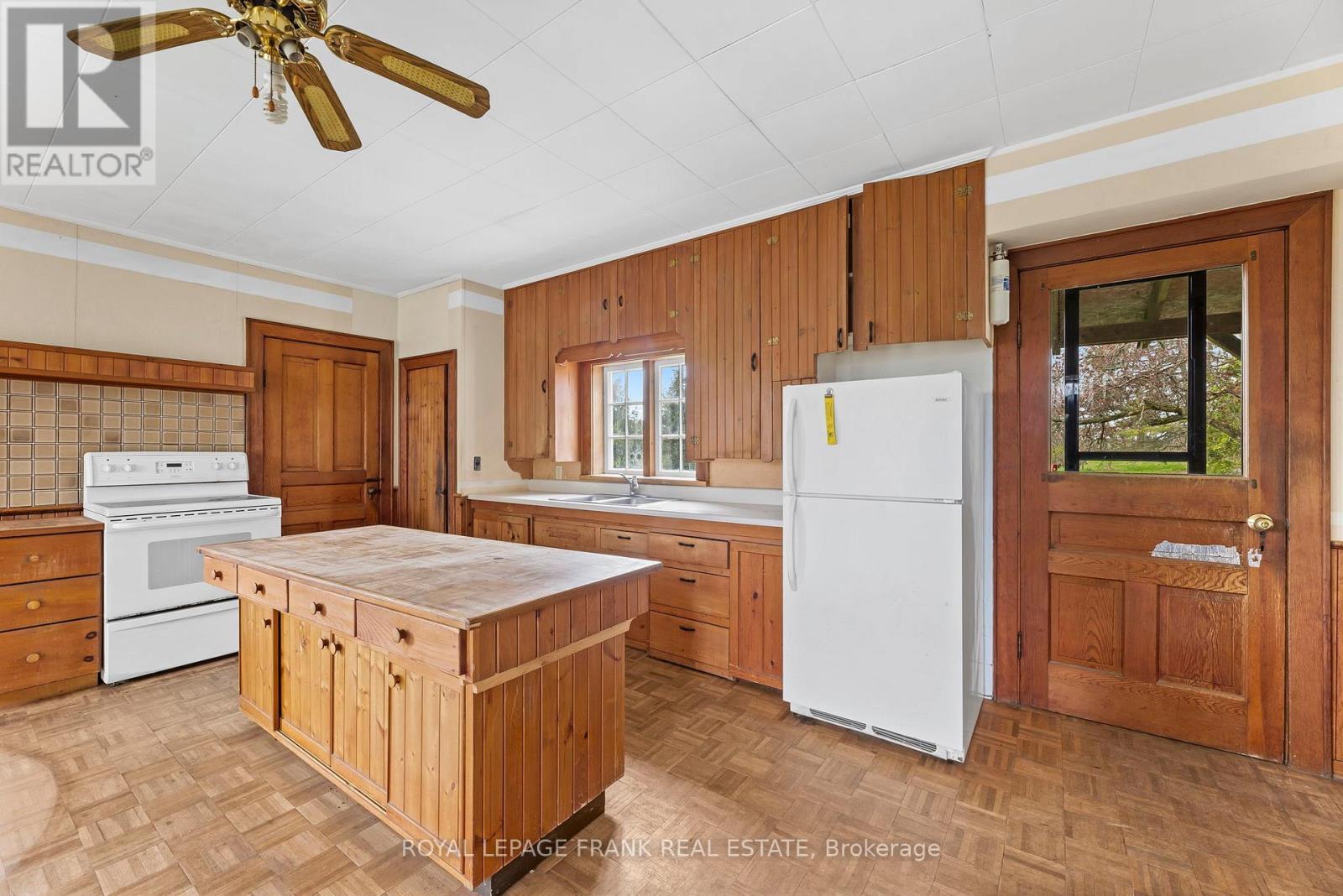 












3148 COUNTY ROAD 32 HIGHWAY

,
Leeds and the Thousand Islands,







Ontario
K0H2N0

