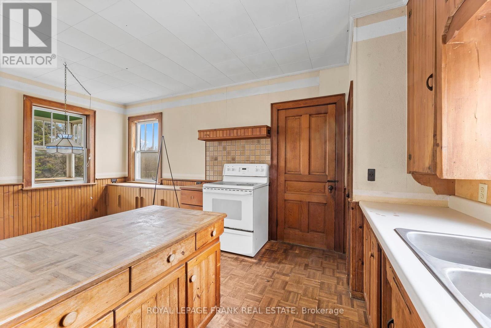 












3148 COUNTY ROAD 32 HIGHWAY

,
Leeds and the Thousand Islands,







Ontario
K0H2N0


