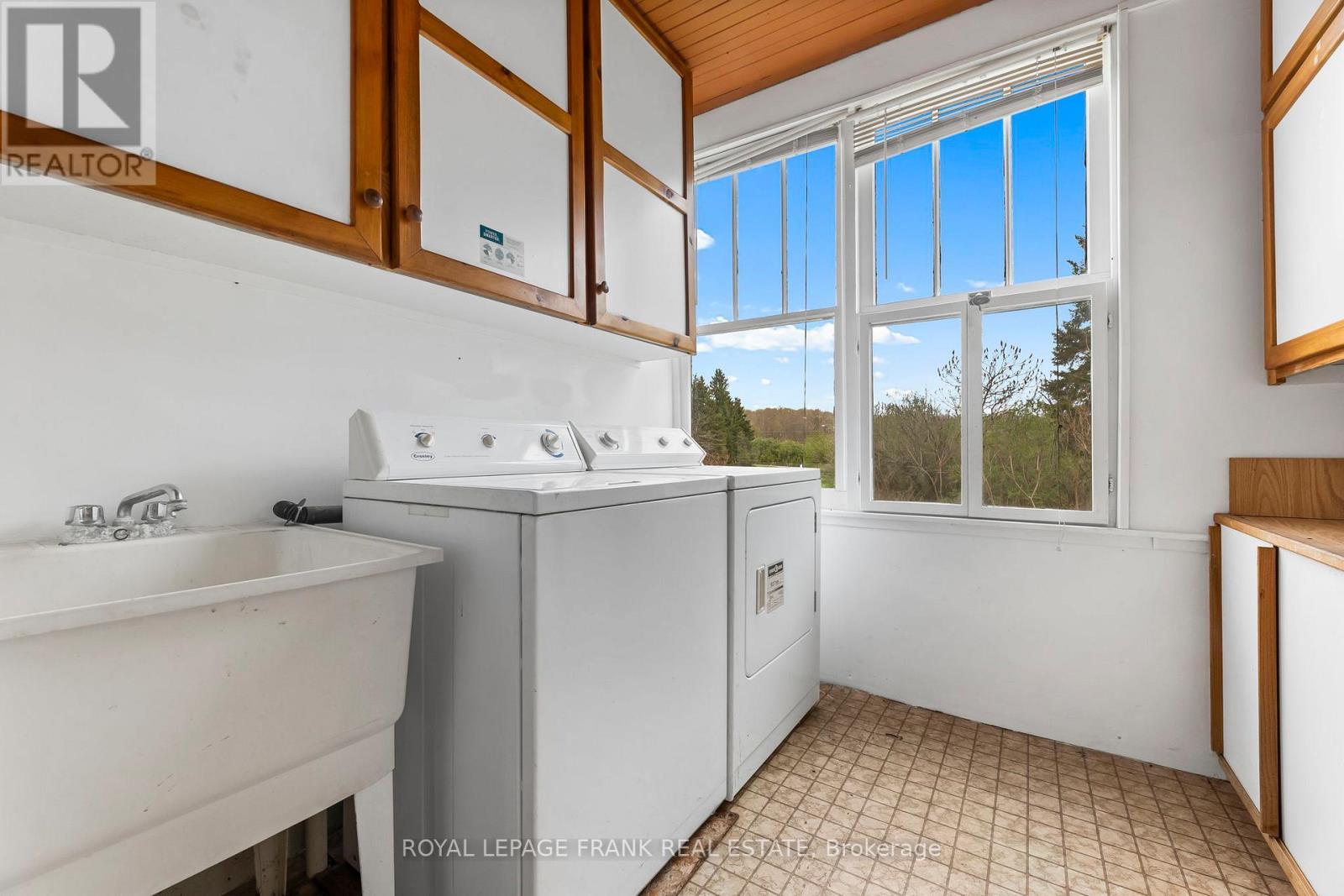 












3148 COUNTY ROAD 32 HIGHWAY

,
Leeds and the Thousand Islands,







Ontario
K0H2N0

