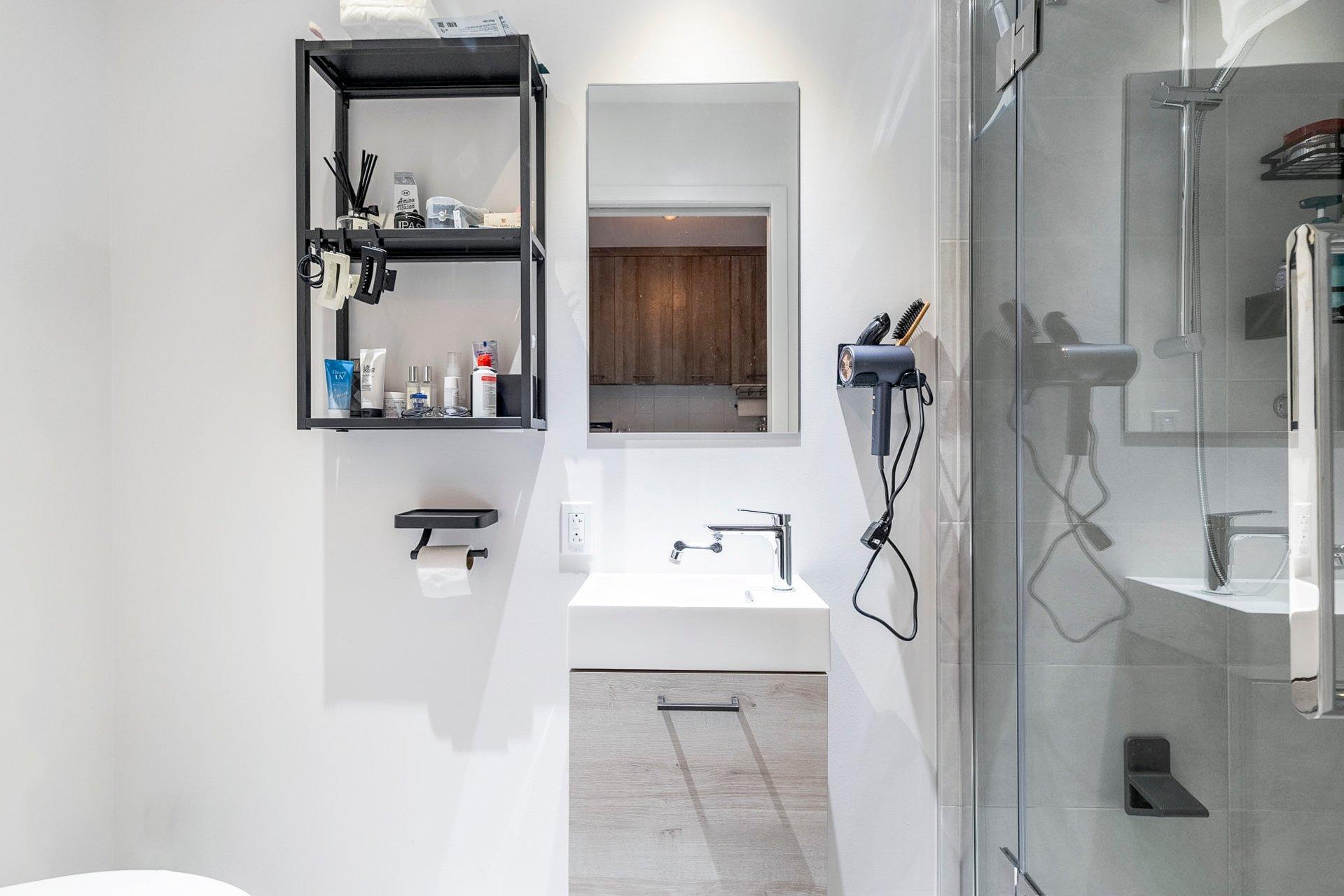 









1485


Rue des Bassins

, 711,
Montréal (Le Sud-Ouest),




QC
H3C1B7


