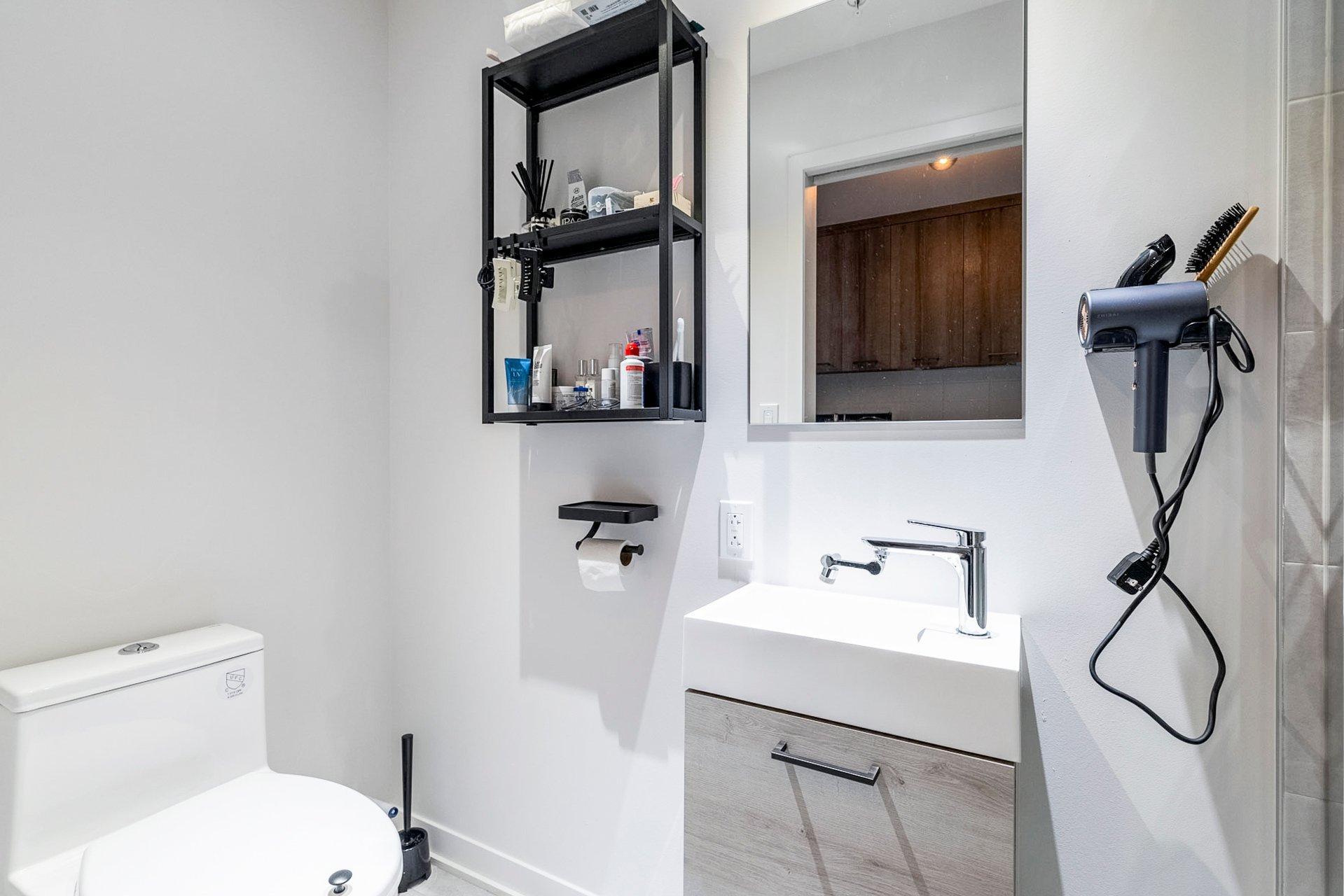 









1485


Rue des Bassins

, 711,
Montréal (Le Sud-Ouest),




QC
H3C1B7

