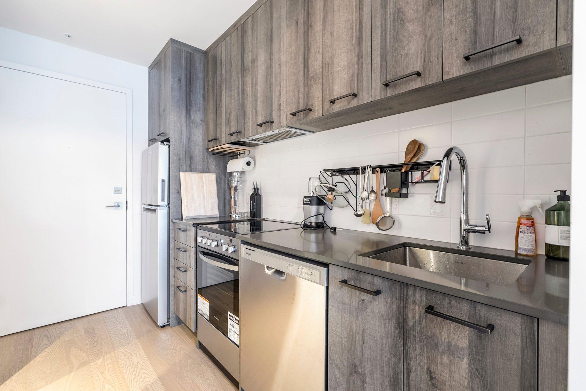 









1485


Rue des Bassins

, 711,
Montréal (Le Sud-Ouest),




QC
H3C1B7

