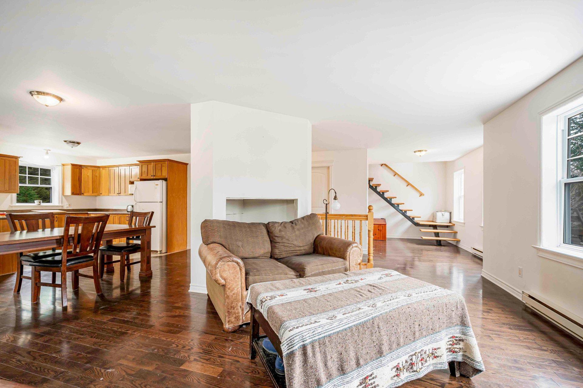 









49


Ch. de la Petite-Suisse

,
Morin-Heights,




QC
J0R1H0

