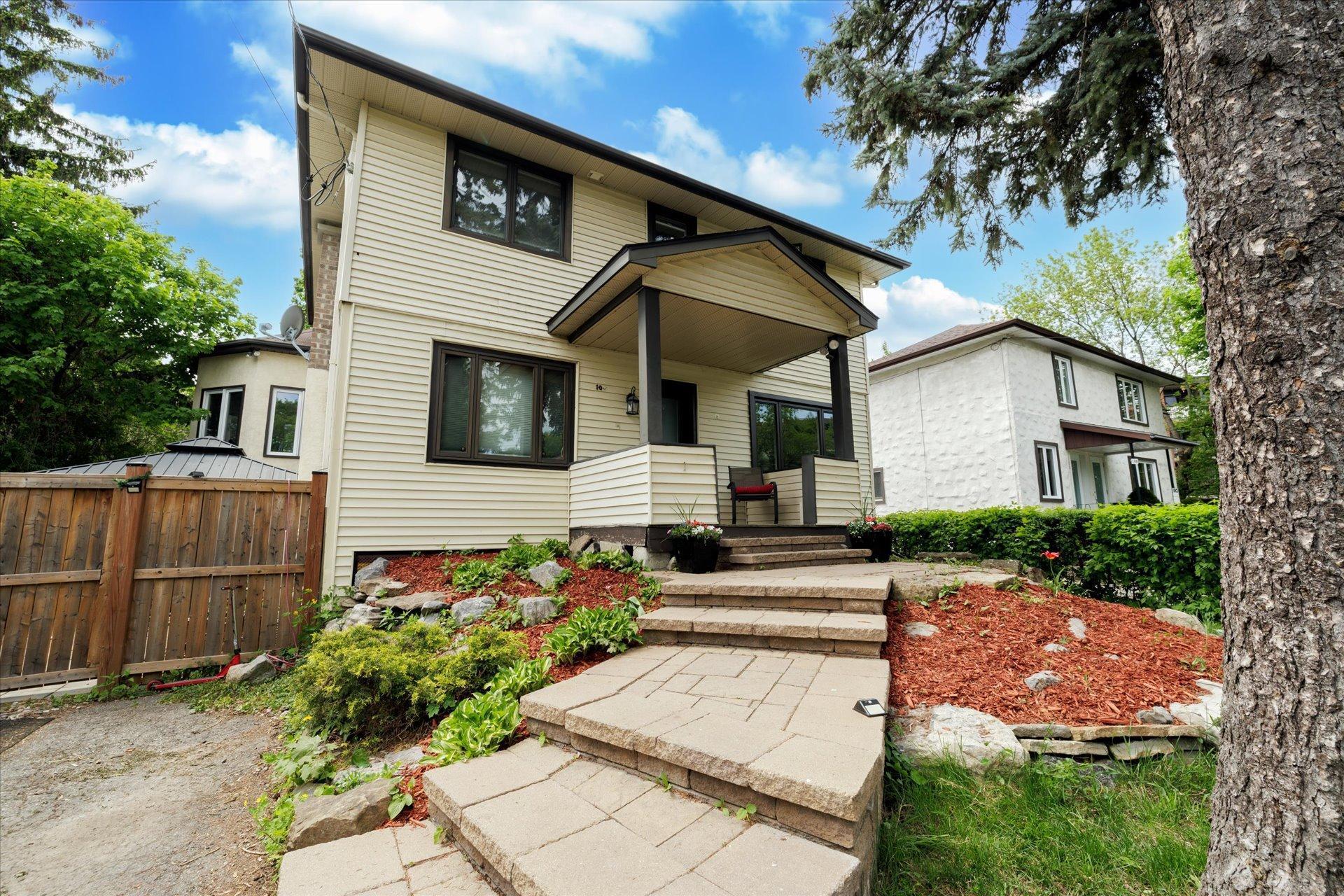 









104


Av. Victoria

,
Pointe-Claire,




QC
H9S4S7

