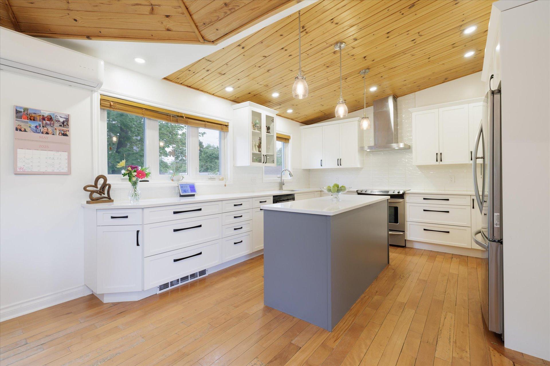 









104


Av. Victoria

,
Pointe-Claire,




QC
H9S4S7

