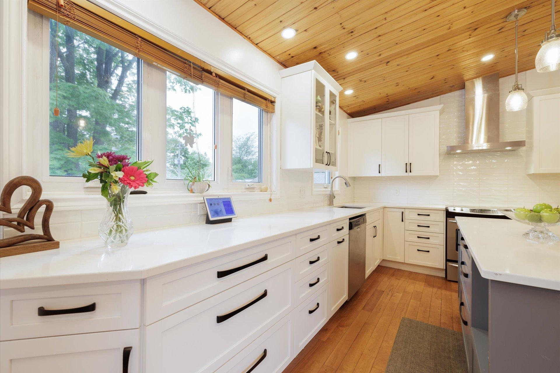 









104


Av. Victoria

,
Pointe-Claire,




QC
H9S4S7

