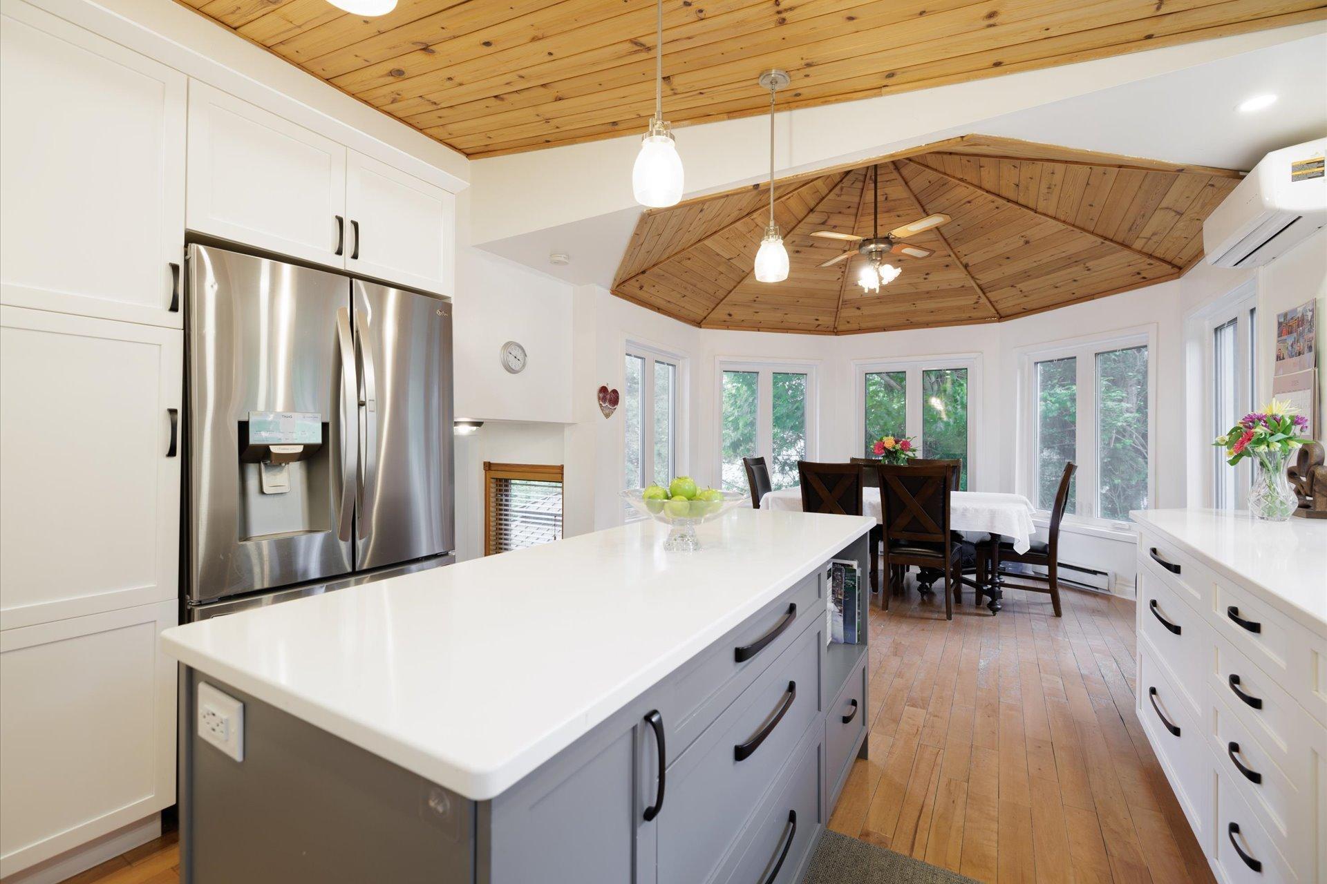 









104


Av. Victoria

,
Pointe-Claire,




QC
H9S4S7

