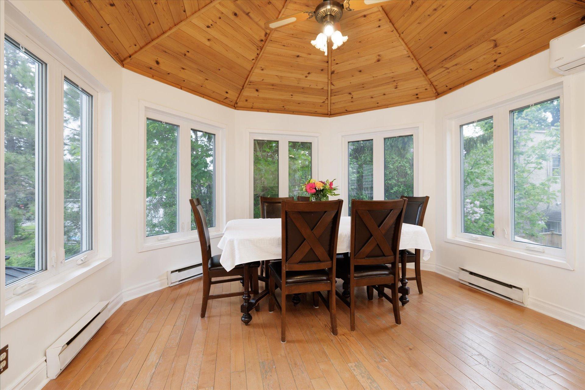 









104


Av. Victoria

,
Pointe-Claire,




QC
H9S4S7

