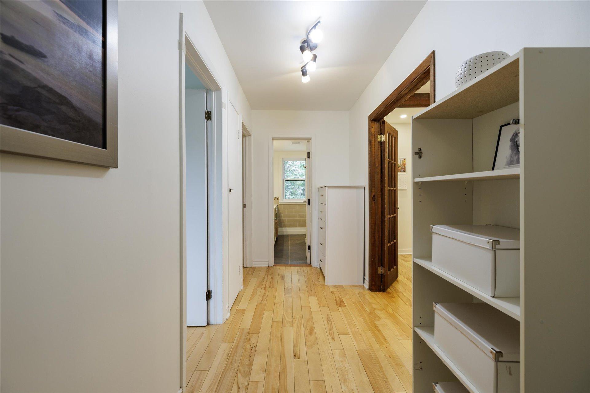 









104


Av. Victoria

,
Pointe-Claire,




QC
H9S4S7

