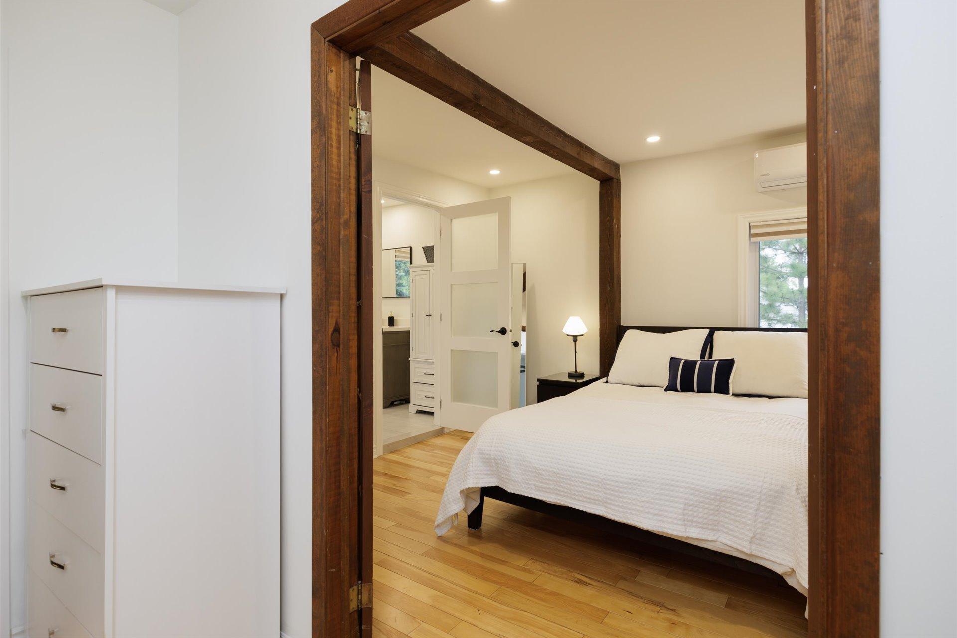 









104


Av. Victoria

,
Pointe-Claire,




QC
H9S4S7

