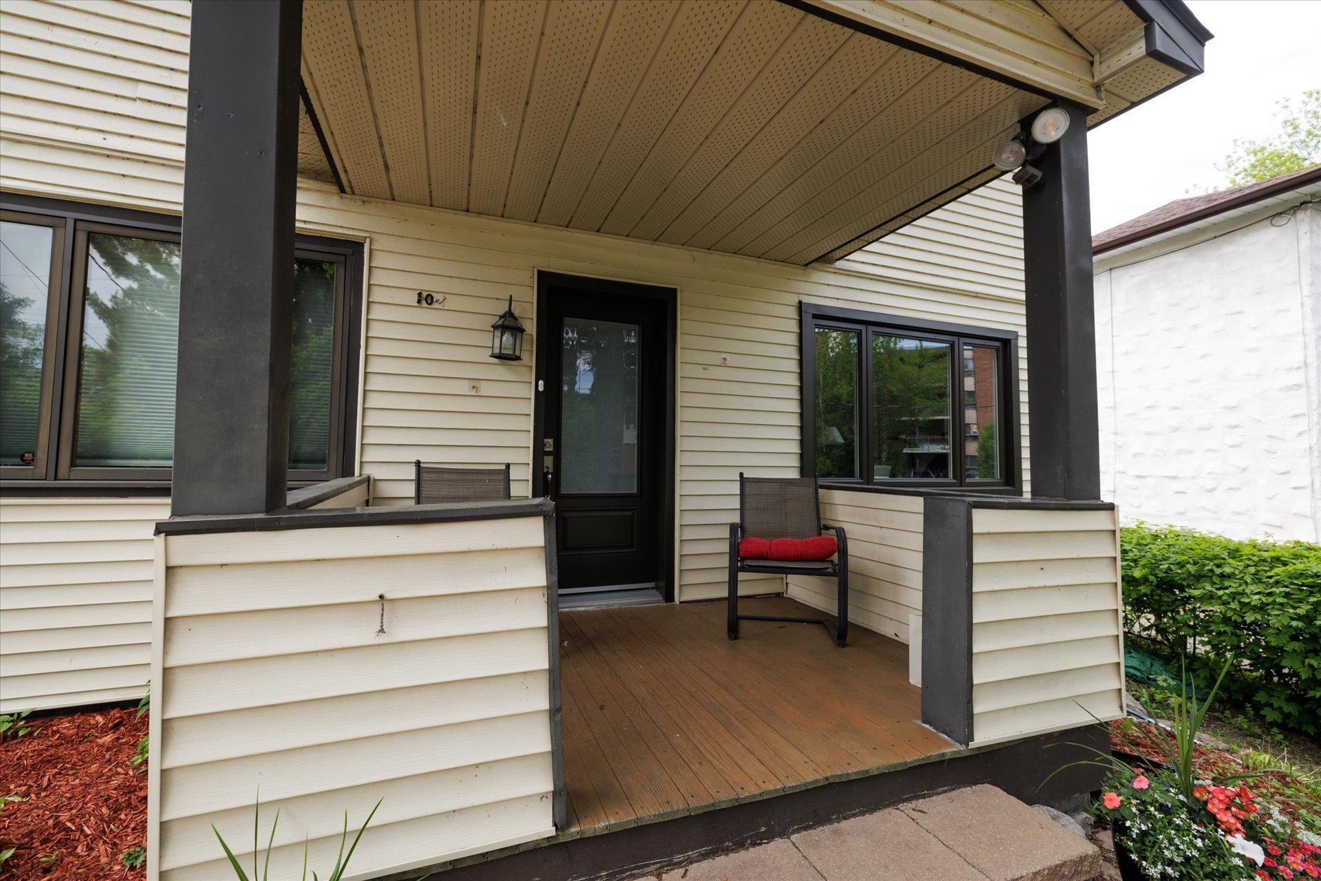 









104


Av. Victoria

,
Pointe-Claire,




QC
H9S4S7

