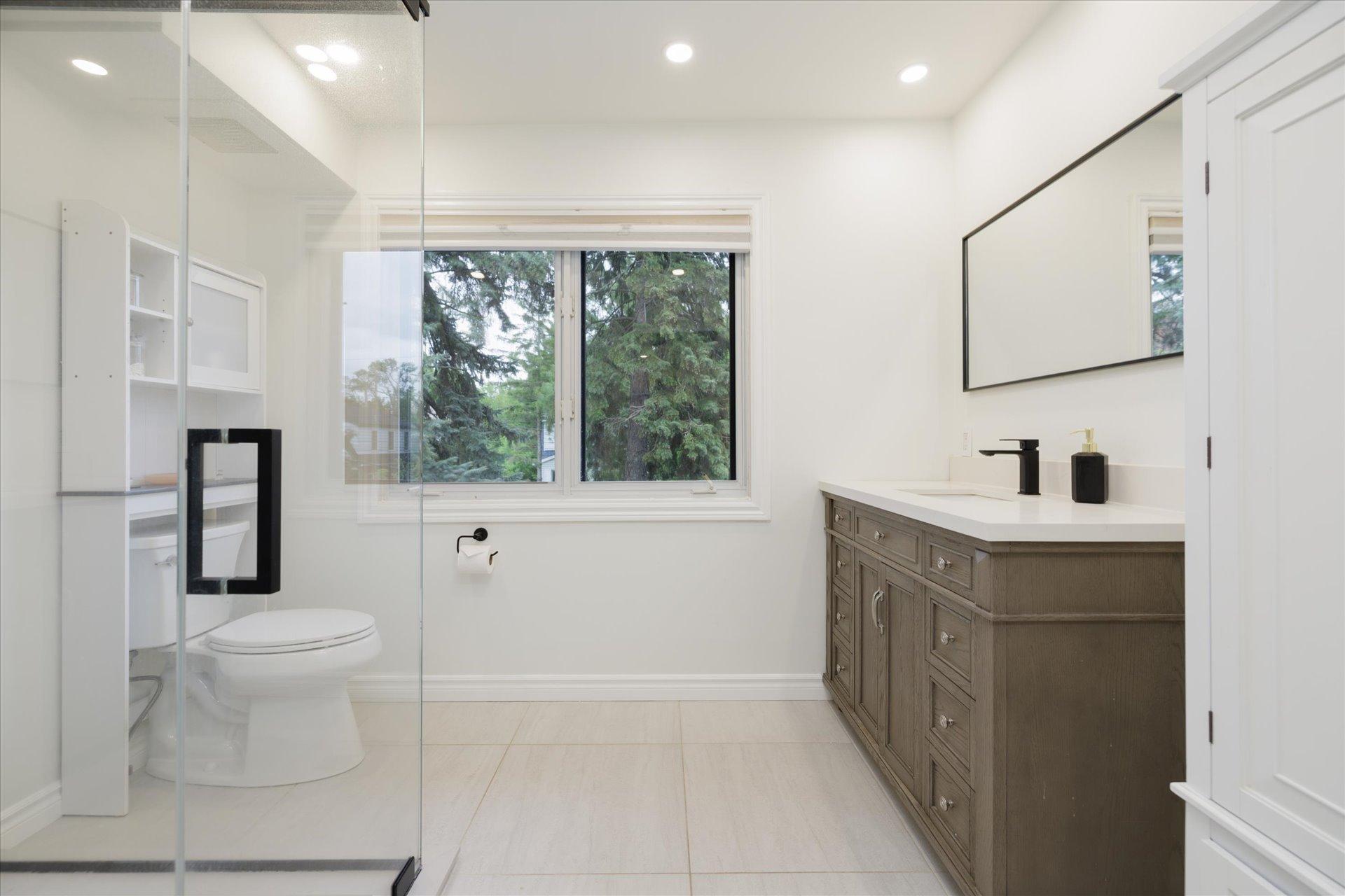 









104


Av. Victoria

,
Pointe-Claire,




QC
H9S4S7

