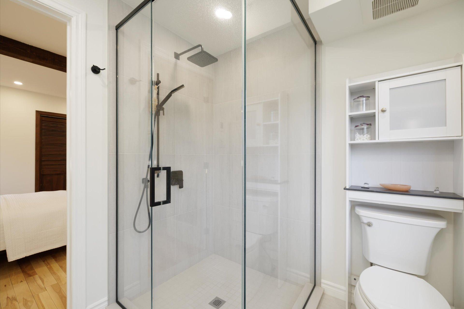 









104


Av. Victoria

,
Pointe-Claire,




QC
H9S4S7


