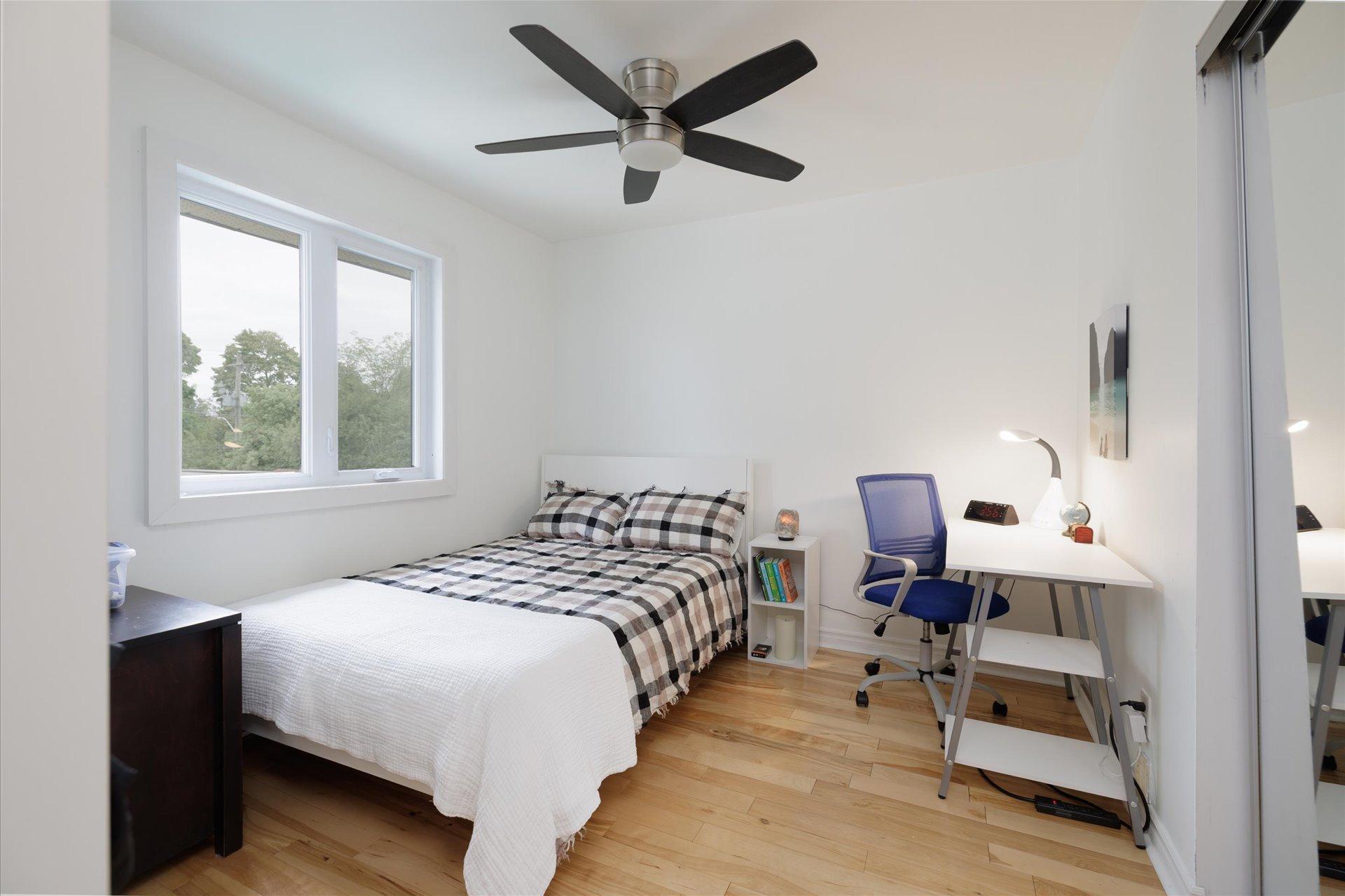 









104


Av. Victoria

,
Pointe-Claire,




QC
H9S4S7

