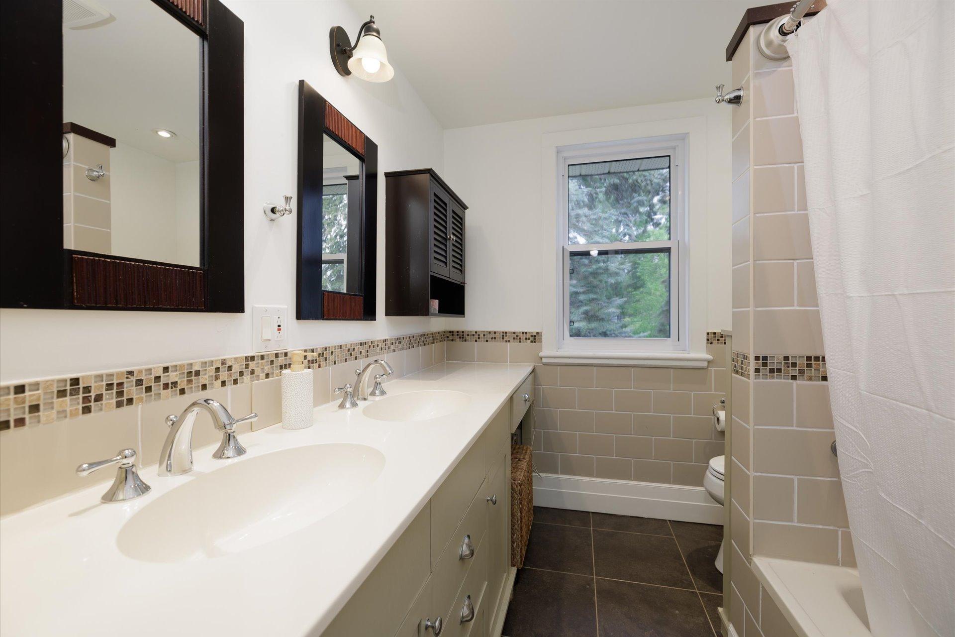 









104


Av. Victoria

,
Pointe-Claire,




QC
H9S4S7

