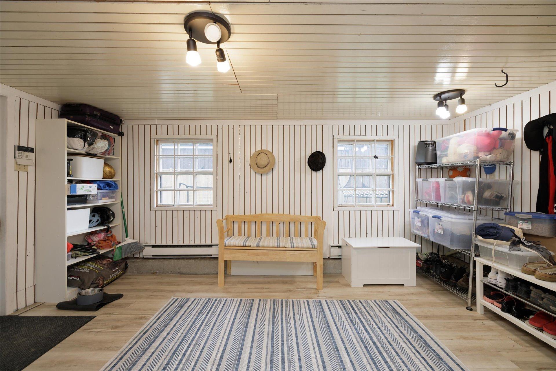 









104


Av. Victoria

,
Pointe-Claire,




QC
H9S4S7

