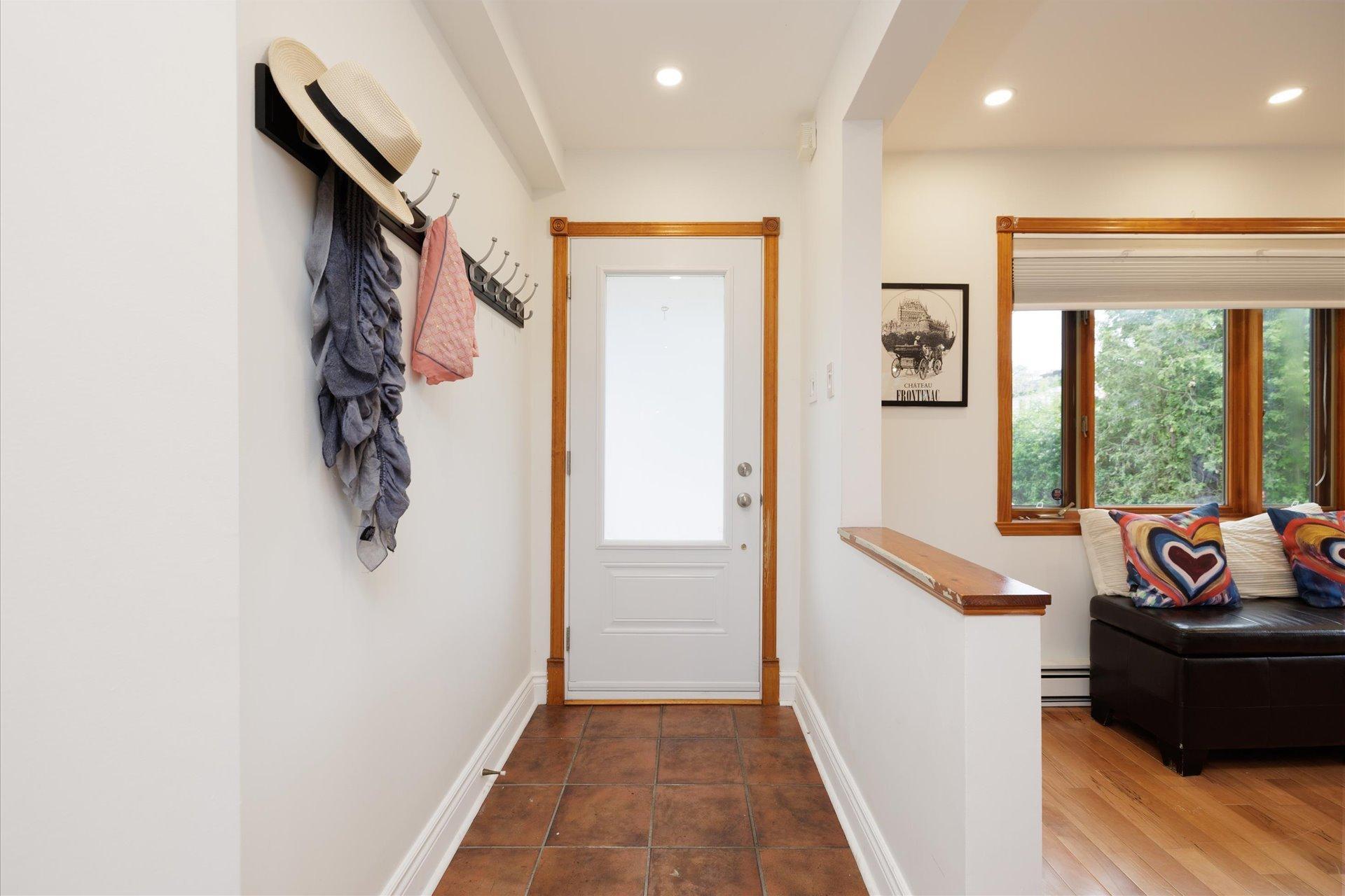 









104


Av. Victoria

,
Pointe-Claire,




QC
H9S4S7

